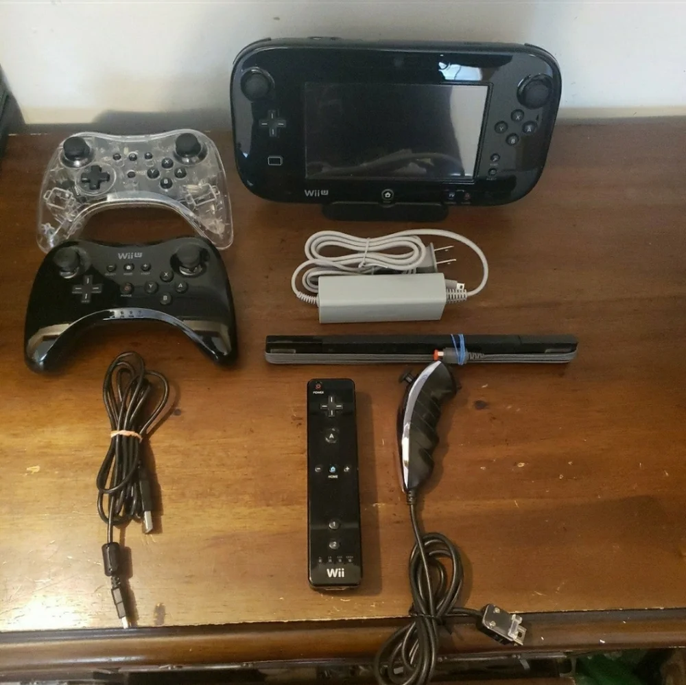 Nintendo Wii U 32GB in Black (PIKMIN!) BUNDLE